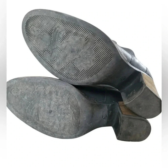 Boots - Picture 7 of 10